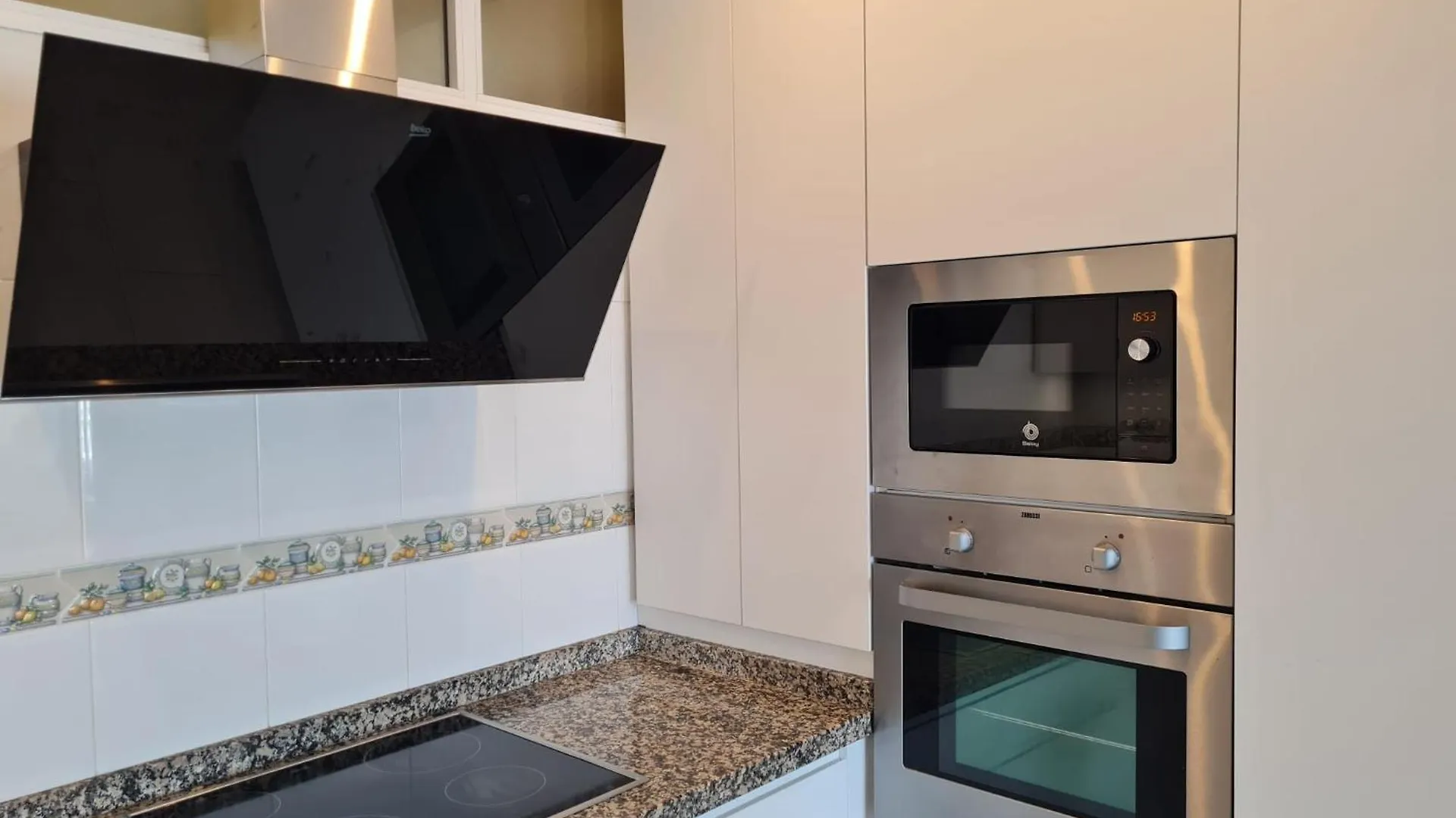 Fuengirola. Bonito apartamento en Paseo Marítimo. Espectaculares vistas al mar. Primera línea