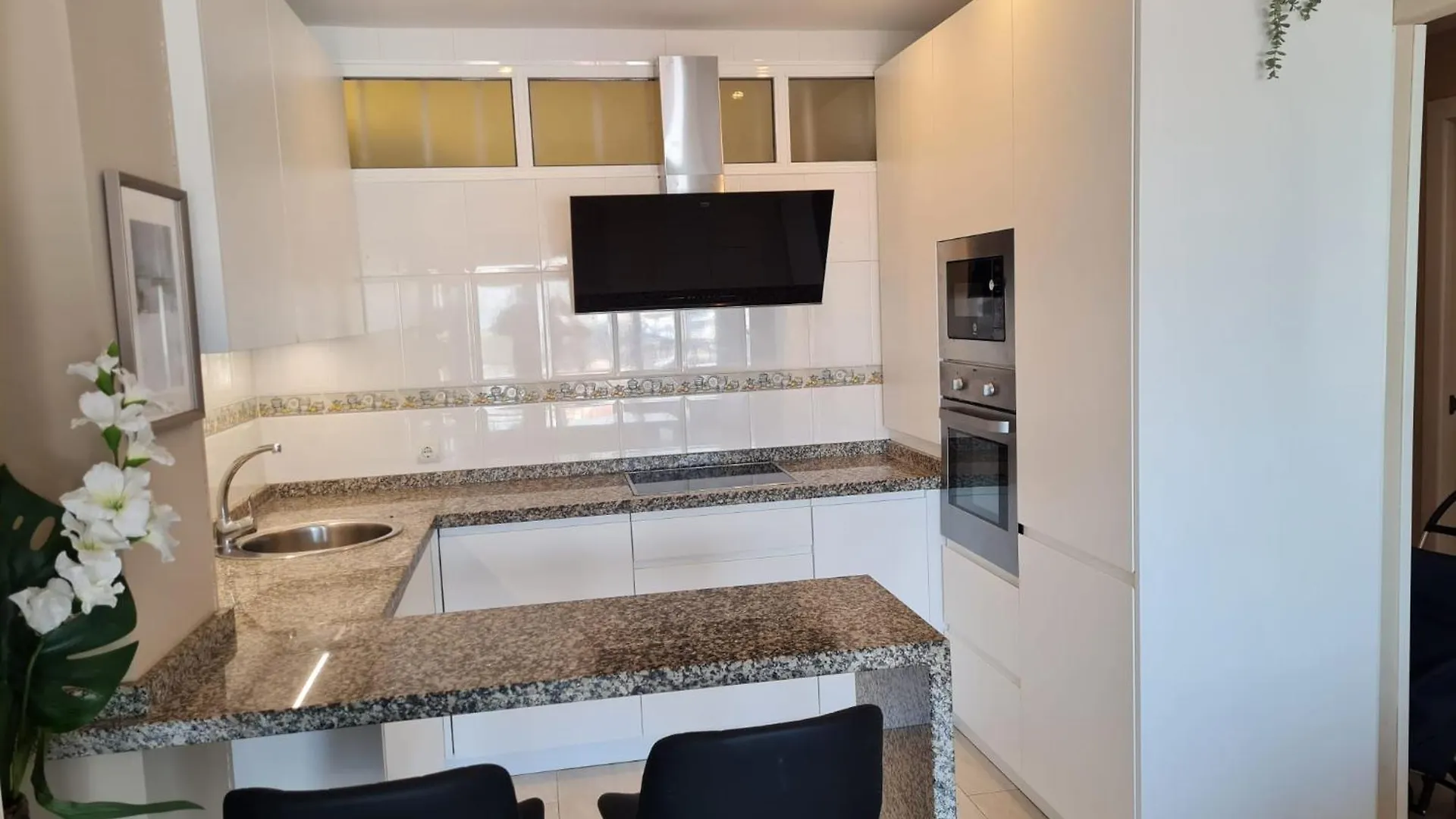 Fuengirola. Bonito apartamento en Paseo Marítimo. Espectaculares vistas al mar. Primera línea España