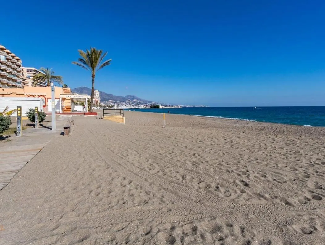 Fuengirola. Bonito Apartamento En Paseo Maritimo. Espectaculares Vistas Al Mar. Primera Linea Fuengirola