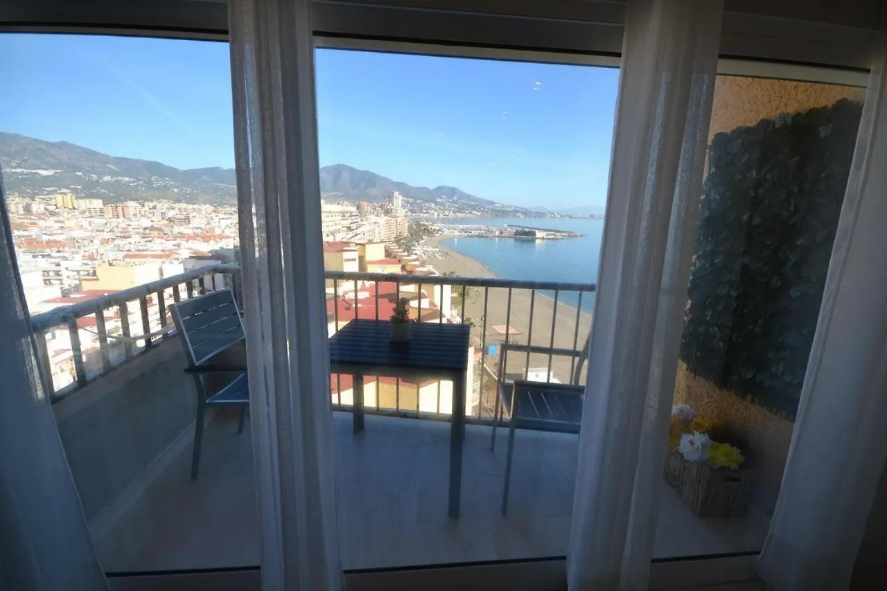 Fuengirola. Bonito apartamento en Paseo Marítimo. Espectaculares vistas al mar. Primera línea