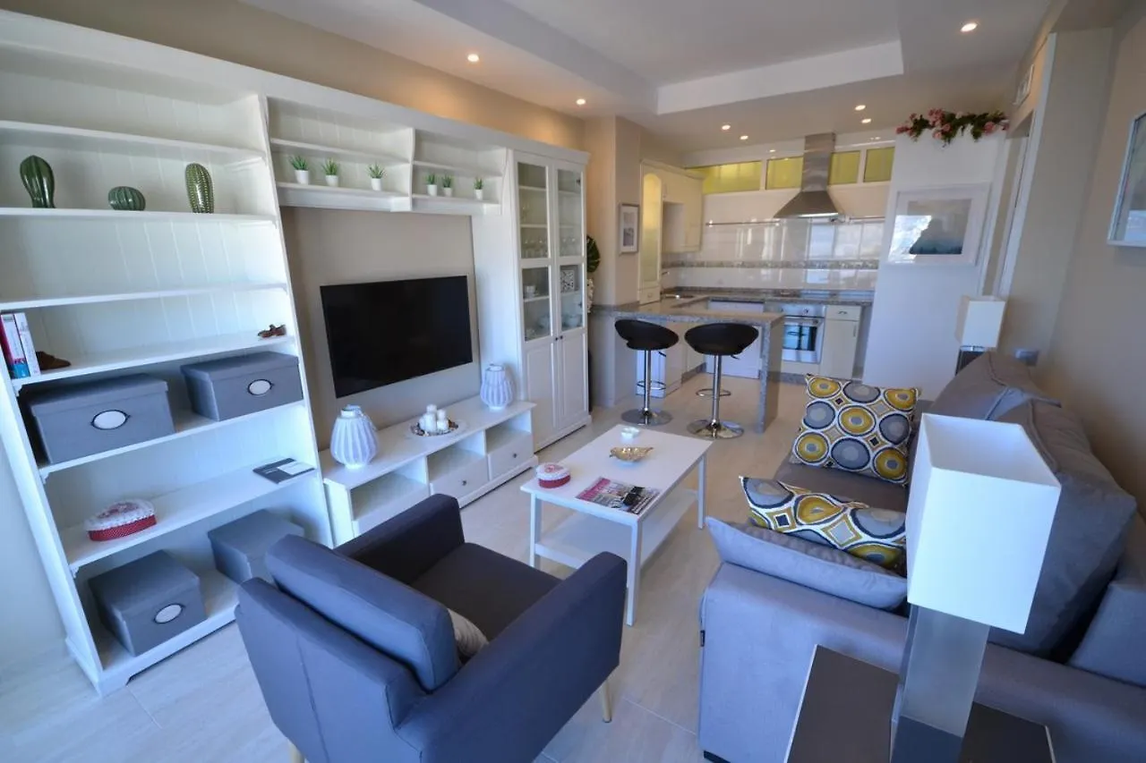 Fuengirola. Bonito apartamento en Paseo Marítimo. Espectaculares vistas al mar. Primera línea España