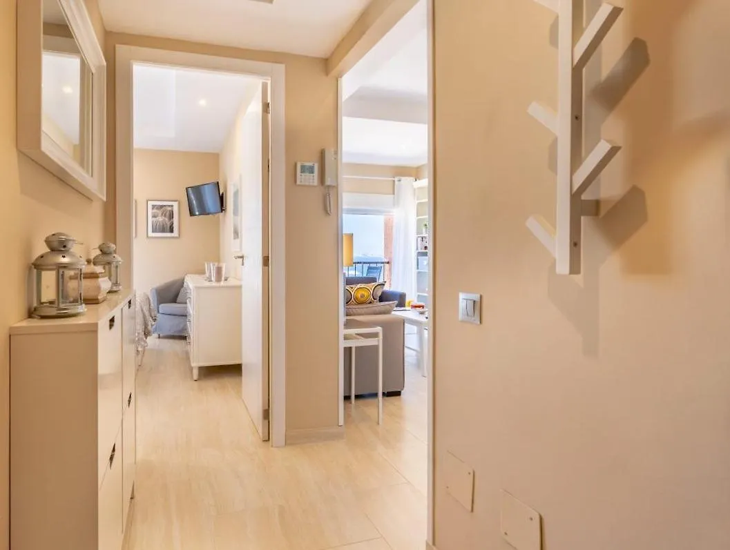 Fuengirola. Bonito apartamento en Paseo Marítimo. Espectaculares vistas al mar. Primera línea  Fuengirola