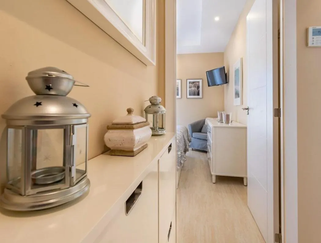 Fuengirola. Bonito apartamento en Paseo Marítimo. Espectaculares vistas al mar. Primera línea