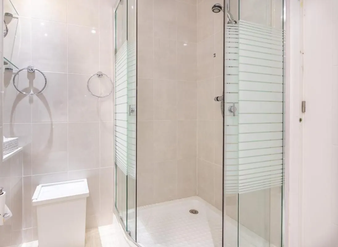 Fuengirola. Bonito apartamento en Paseo Marítimo. Espectaculares vistas al mar. Primera línea