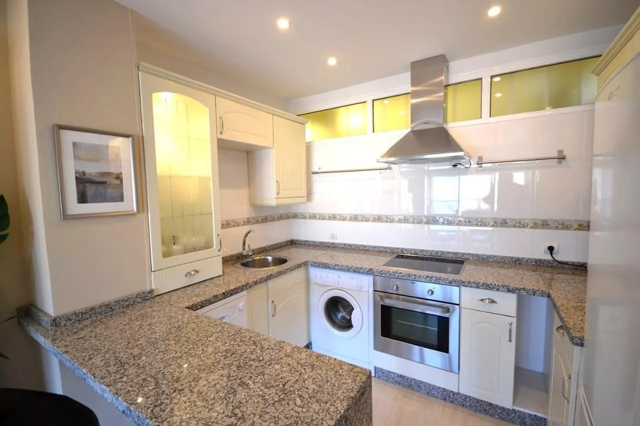 Fuengirola. Bonito apartamento en Paseo Marítimo. Espectaculares vistas al mar. Primera línea