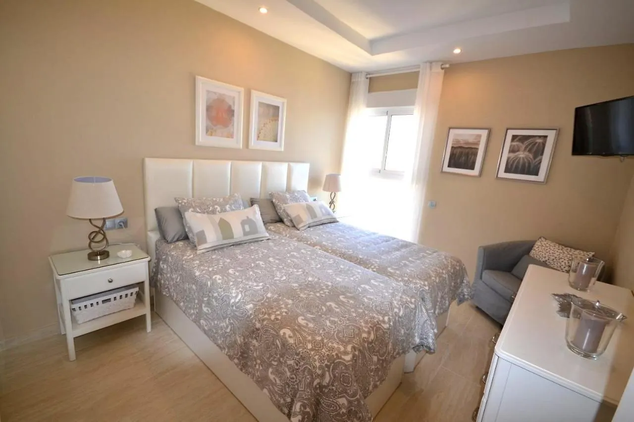 Fuengirola. Bonito Apartamento En Paseo Maritimo. Espectaculares Vistas Al Mar. Primera Linea 아파트